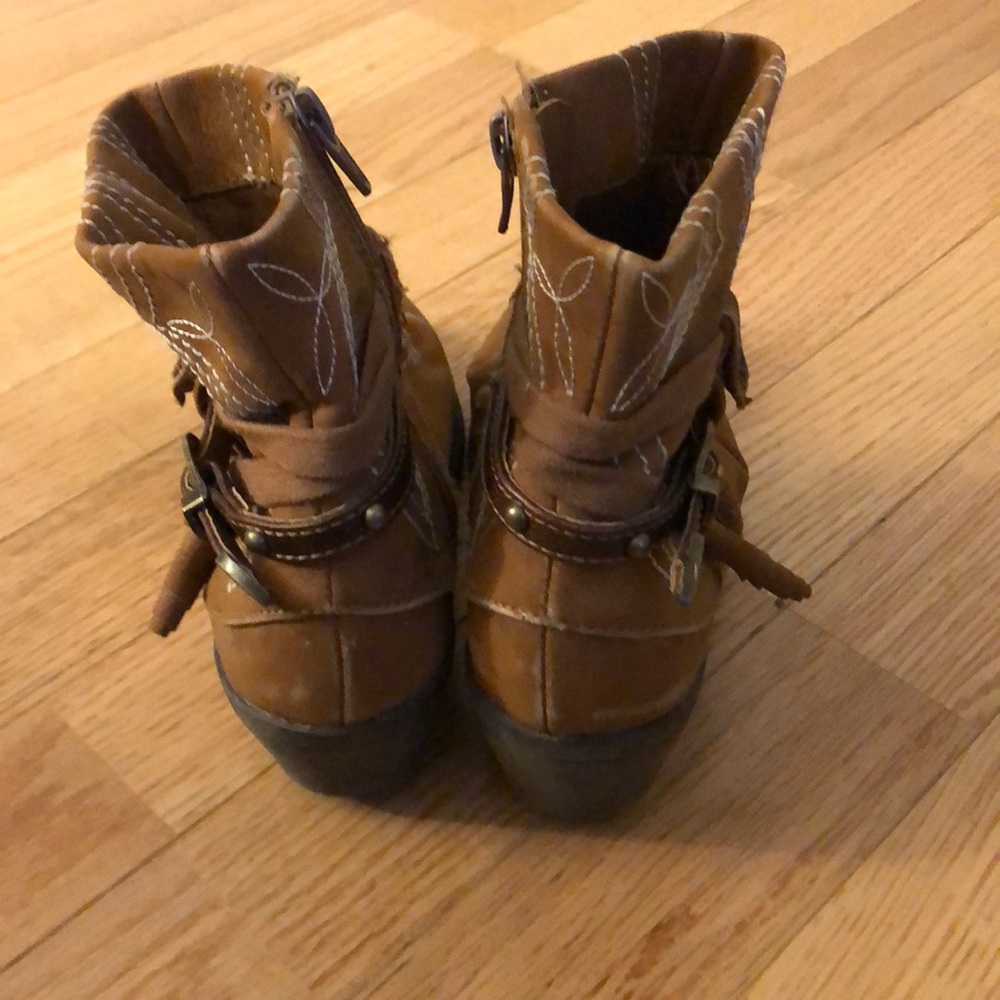 Girl Shoes - Picture 2 of 3